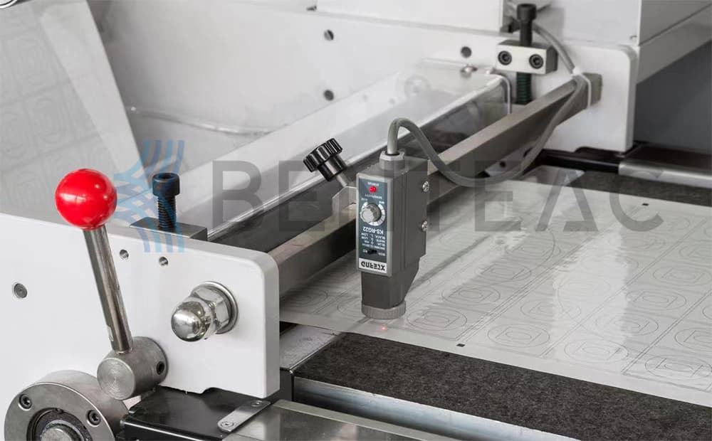 DIGITAL LABEL DIE CUTTING MACHINE