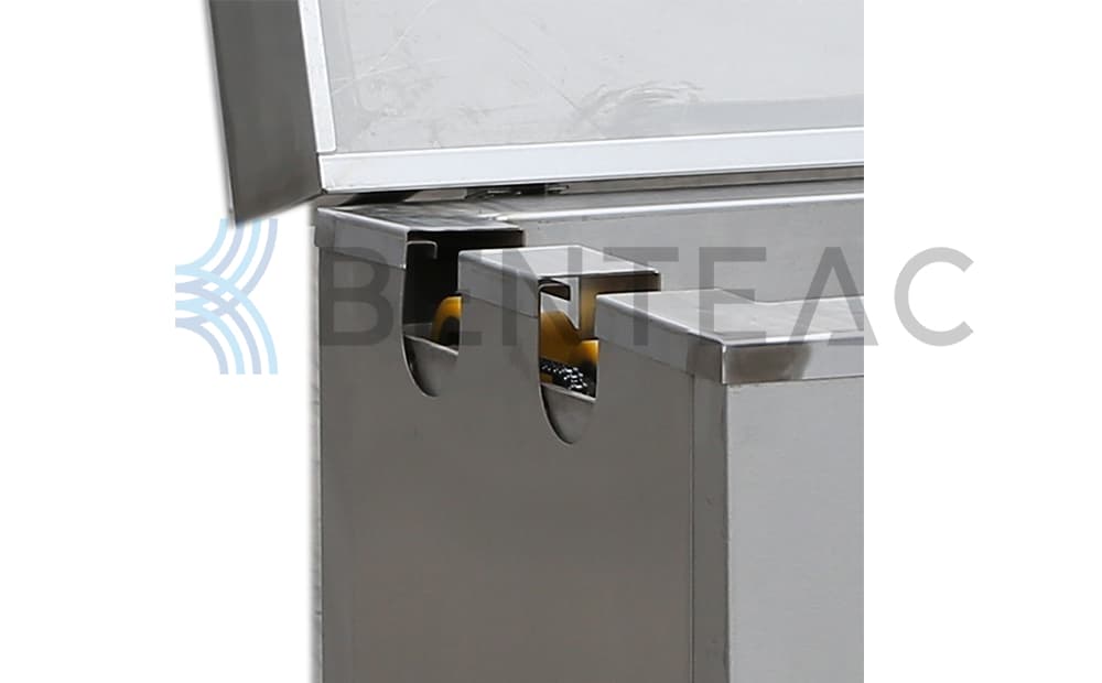 Anilox roller cleaning machine