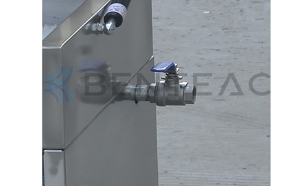Anilox roller cleaning machine
