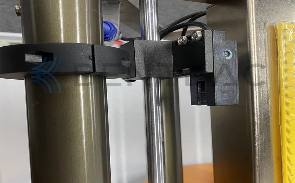 Horizontal rewinding machine